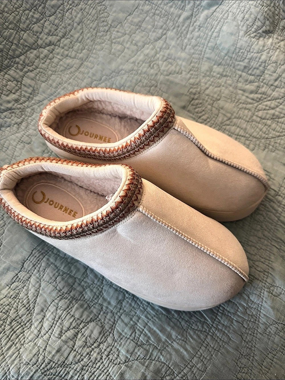 Journee Women's Slippers US 9-10 Like New